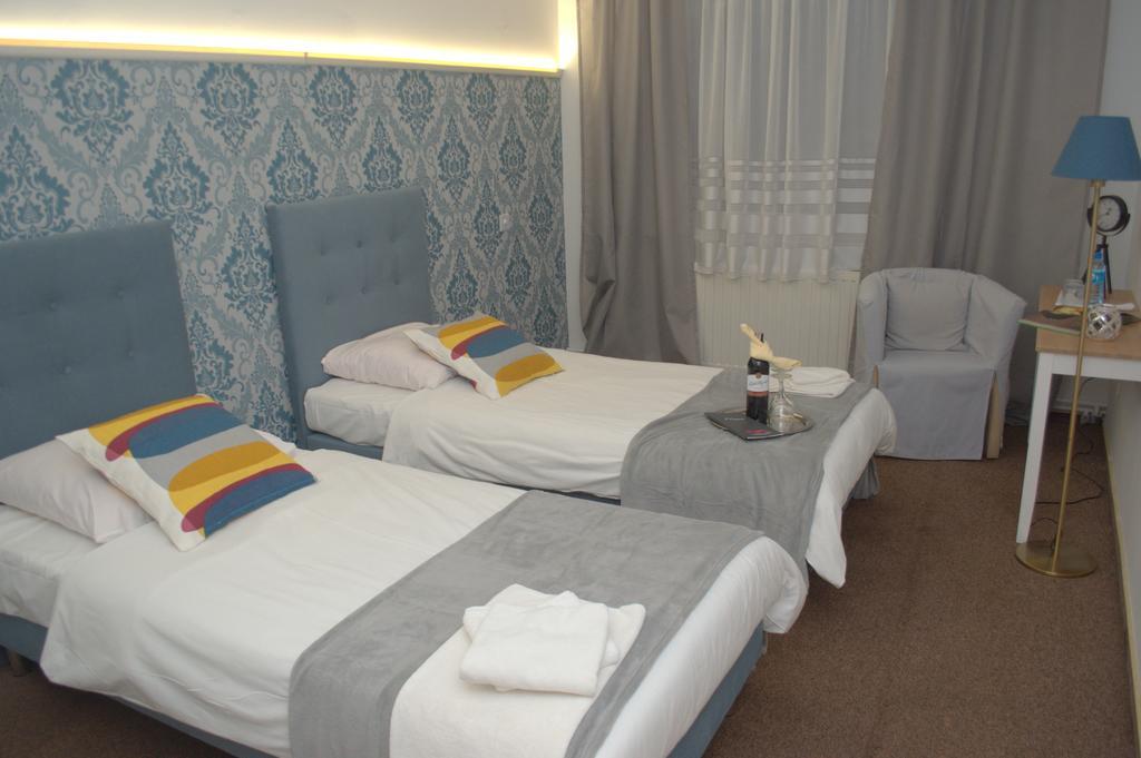 Hotel Acwador Pleszew Exteriér fotografie